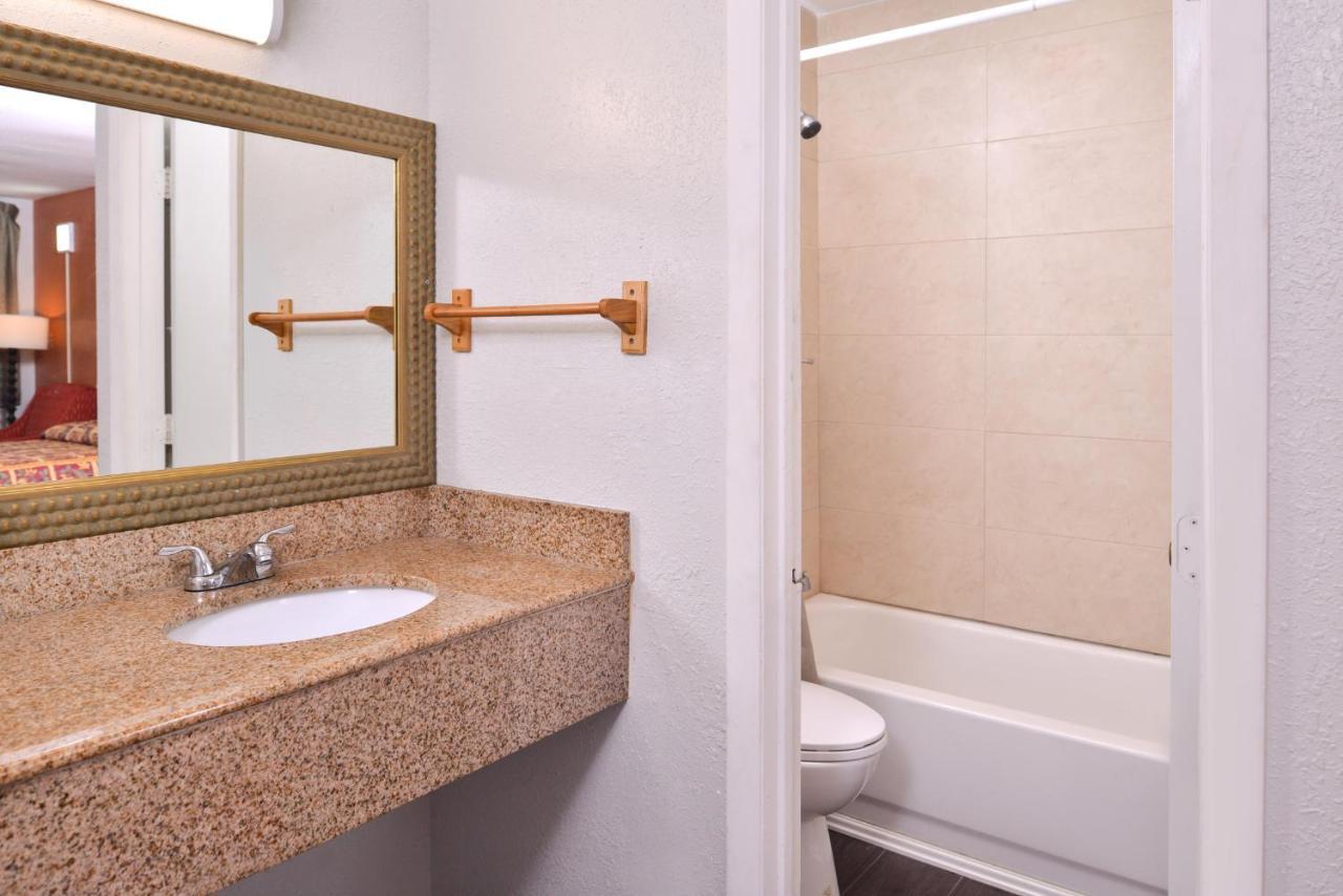 Americas Best Value Inn Richmond South Bellwood Luaran gambar